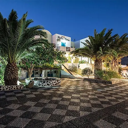 Petra Nera Hotel Perissa (Santorini)