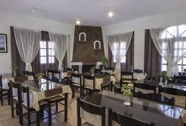 Petra Nera 2* Perissa (Santorini)