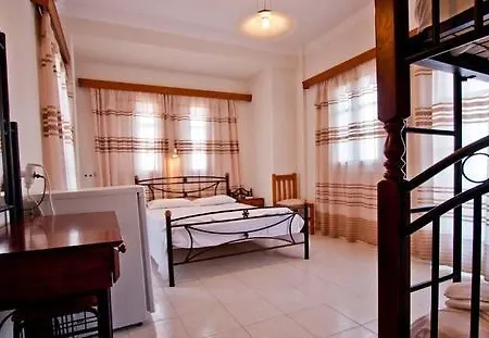 Hotel Petra Nera Perissa (Santorini)
